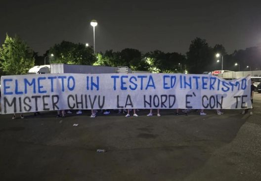 Lo striscione della Curva Nord per Chivu Il Giornale – Abbonamenti, in arrivo azione civile di tifosi esclusi contro l’Inter: i legali…- immagine 3