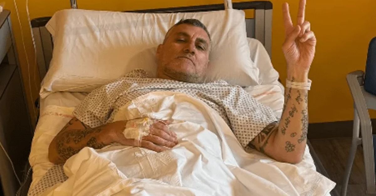 Vieri in ospedale dopo un intevento al ginocchio, ecco come sta