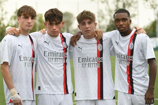 Denzel Seedorf, talento del Milan Under 17: importanti anche i geni di mamma Luviana…- immagine 4