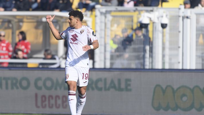 LECCE, ITALY - NOVEMBER 30: Che Adams of Torino FC reacts during the Serie A match between US Lecce and Torino FC at Stadio Via del Mare on November 30, 2025 in Lecce, Italy. (Photo by Stefano Guidi - Torino FC/Torino FC 1906 via Getty Images) Toro News Award 2025/2026: nel nulla di Lecce spicca Adams - immagine 1