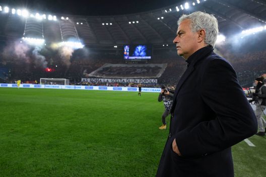 Roma, Italia - 10 gennaio 2024: José Mourinho durante il Derby di Coppa Italia contro la Lazio. (Foto di Luciano Rossi/AS Roma via Getty Images) Fenerbahce-Lazio, Mourinho ritrova i biancocelesti: i precedenti nei Derby della Capitale- immagine 3