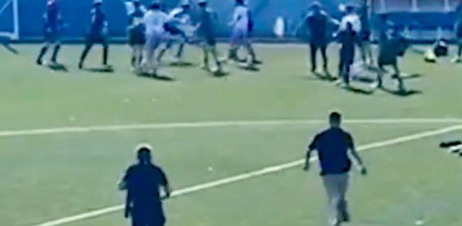 Mega rissa in un campo di calcio a Malaga (Fonte Video Account X Carrusel Deportivo)