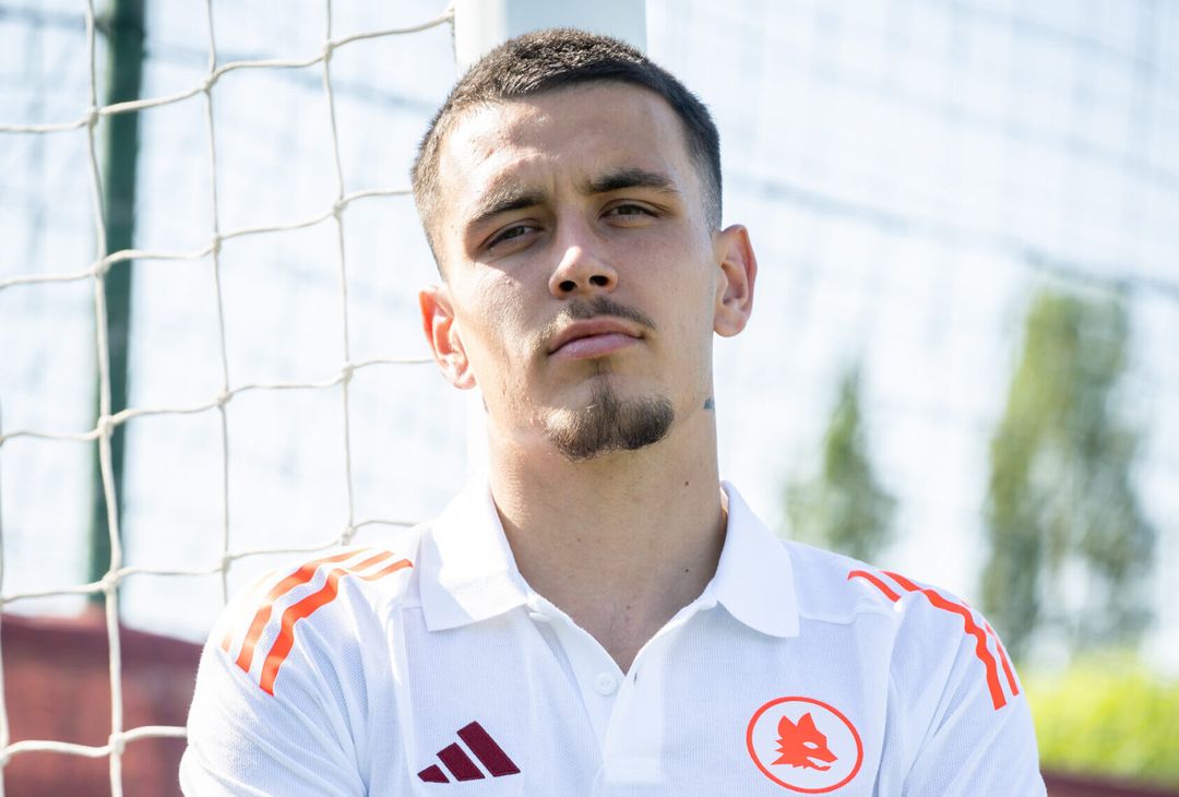 Trigoria, la firma e il primo allenamento di Enzo Le Fée con la Roma – FOTO GALLERY - immagine 14