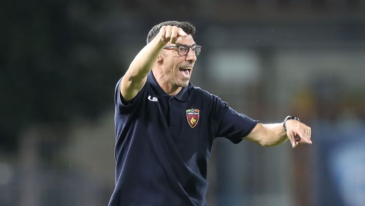 EMPOLI, ITALY - JULY 27: Roberto Occhiuzzi manager of Cosenza Calcio gestures during the serie B match between FC Empoli and Cosenza Calcio at Stadio Carlo Castellani on July 27, 2020 in Empoli, Italy. (Photo by Gabriele Maltinti/Getty Images for Lega Serie B) ESCLUSIVA DDD – Roberto Occhiuzzi tra ricordi e sogni nel cassetto: “Pronto per una nuova avventura” - immagine 1