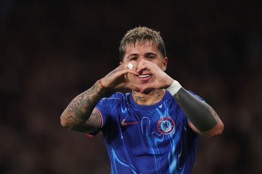 Enzo Fernandez festeggia un gol. (Foto di Alex Pantling/Getty Images) Chelsea-Manchester United: il pronostico di DDD- immagine 5