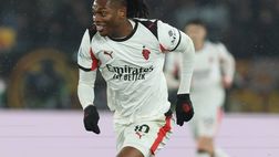 Leao, è il caso di continuare così? Contro la Roma è nulla. Milan: forse serve farlo riposare