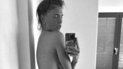 Carolina, profilo super sexy. Lady Cassano, selfie hot sui social: topless e fisico top