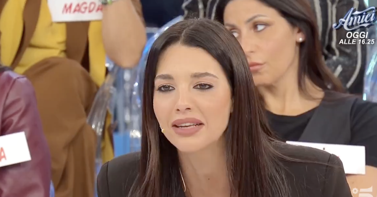 Uomini e Donne, lite tra Sara e Jakub: lui lascia lo studio, cosa è successo