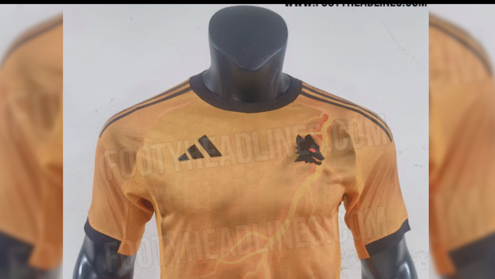 Roma, nuove immagini della seconda maglia: c’è il ‘thunderbolt’ ispirato a Giove - immagine 1