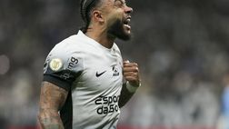 Scoppia il caso Depay, polemiche e tensione al Corinthians: il motivo