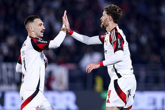 Leo Pereira e Leo Ortiz esultano dopo il gol al Bragantino (Foto di Ricardo Moreira/Getty Images) Il Flamengo espugna lo stadio del Bragantino: non accadeva dal 1996- immagine 2