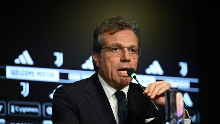 TURIN, ITALY - MARCH 27: Cristiano Giuntoli during a press conference at Allianz Stadium on March 27, 2025 in Turin, Italy. (Photo by Daniele Badolato - Juventus FC/Juventus FC via Getty Images) Giuntoli alla Fiorentina? Nazione: “Verrebbe solo a questa condizione” - immagine 1