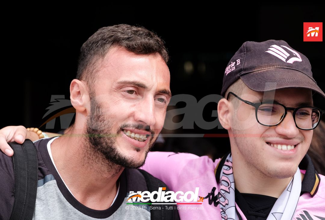 FOTO Reggiana-Palermo, il Palermo in partenza dal ‘Renzo Barbera’ (GALLERY) - immagine 32