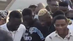 Osimhen, folla oceanica ad accoglierlo in Nigeria: Victor acclamato