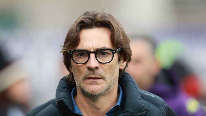 FLORENCE, ITALY - JANUARY 4: Head coach Paolo Vanoli manager of ACF Fiorentina looks on during the Serie A match between ACF Fiorentina and US Cremonese at Artemio Franchi on January 4, 2026 in Florence, Italy. (Photo by Gabriele Maltinti/Getty Images) Fiorentina, Vanoli sorride: recuperato Kean e un altro attaccante per il Napoli – TMW - immagine 1
