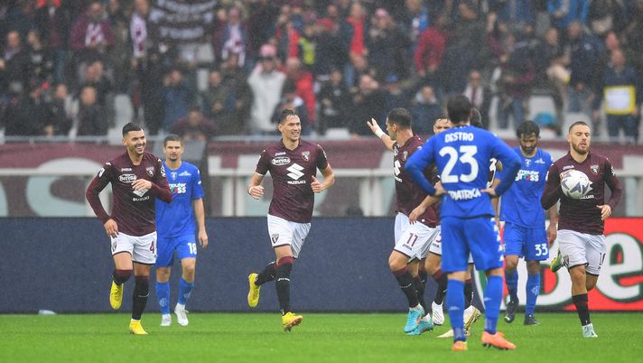 TURIN, ITALY - OCTOBER 09: Sasa Lukic of Torino FC celebrates scoring their side's first goal with teammates during the Serie A match between Torino FC and Empoli FC at Stadio Olimpico di Torino on October 09, 2022 in Turin, Italy. (Photo by Valerio Pennicino/Getty Images) Torino-Empoli 1-1, Lukic salva i granata all’89’ in un’altra partita maledetta - immagine 1