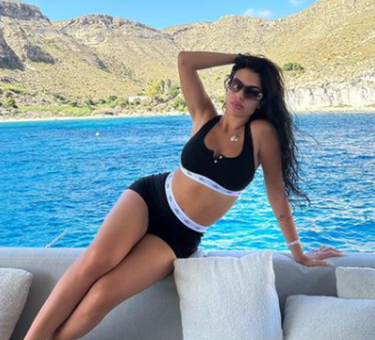 Georgina Rodriguez, forme dirompenti in Andalusia – E la moglie di Messi commenta - immagine 1