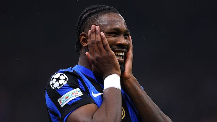 MILAN, ITALY - MARCH 11: Marcus Thuram of FC Internazionale celebrates after scoring their team's first goal during the UEFA Champions League 2024/25 UEFA Champions League 2024/25 Round of 16 Second Leg match between FC Internazionale Milano and Feyenoord at Stadio Giuseppe Meazza on March 11, 2025 in Milan, Italy. (Photo by Francesco Scaccianoce - Inter/Inter via Getty Images) Thuram: “Lavorato da grande, era difficile e siamo morti. Come ha detto Lautaro…” - immagine 1