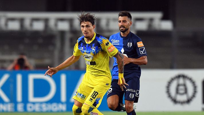 VERONA, ITALY - JULY 31: Davide Bettella of Pescara Calcio in action during the serie B match between Chievo Verona and Pescara Calcio at Stadio Marcantonio Bentegodi on July 31, 2020 in Verona, Italy. (Photo by Alessandro Sabattini/Getty Images for Lega Serie B) Bettella