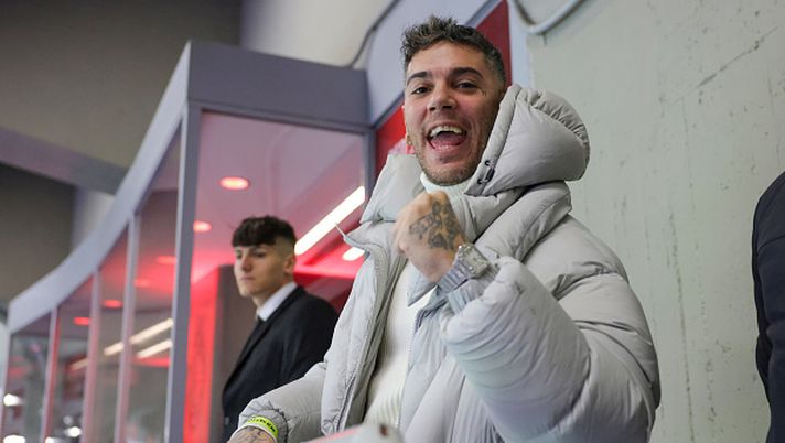 Emis Killa a Sanremo: è l’autore di #Rossoneri con Saturnino. “Nella testa solo il Milan” - immagine 1