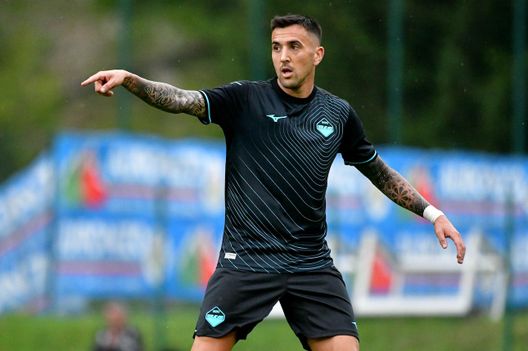 Furto in casa di Matias Vecino: i ladri sono entrati in casa dopo aver forzato una finestra Furto in casa di Matias Vecino: i ladri sono entrati in casa dopo aver forzato una finestra - immagine 1