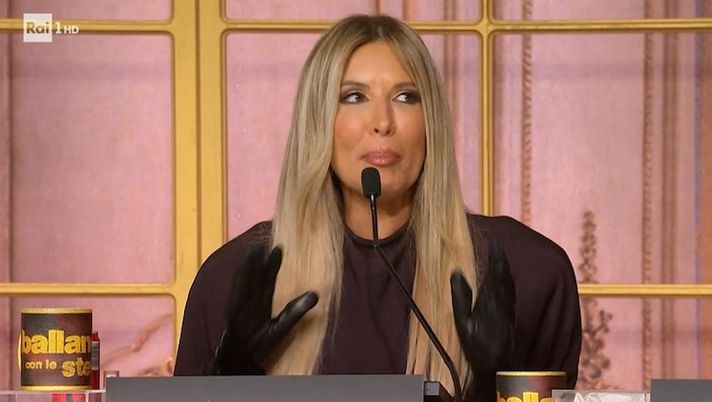 Screen Rai1 Selvaggia Lucarelli a Martina Colombari: “Mortacci, hai sposato il calciatore dei miei sogni” - immagine 1