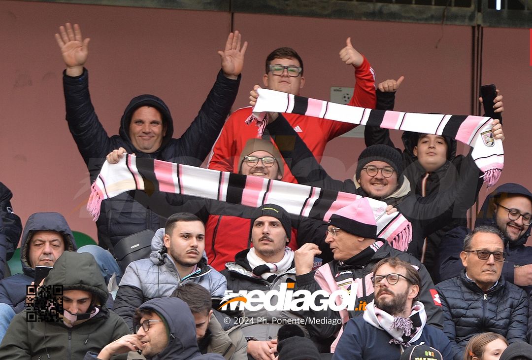 FOTOTIFO Palermo-Modena 4-2, gli scatti ai tifosi al “Renzo Barbera” (GALLERY) - immagine 32