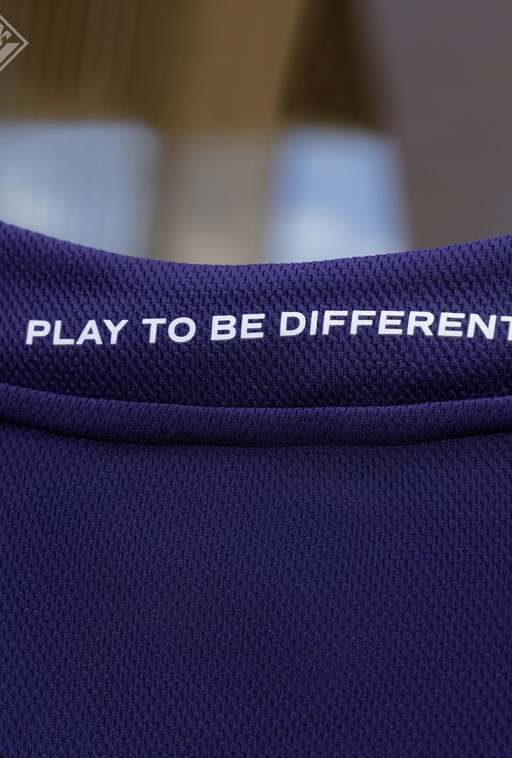 FOTO – Le migliori immagini della nuova terza maglia della Fiorentina - immagine 18