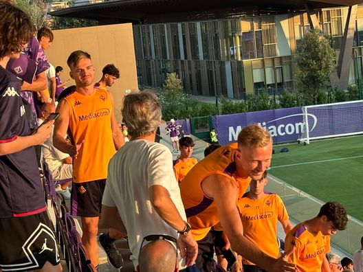 FOTO VN – Prima uscita in viola per Pongracic, eccolo a vedere la partita- immagine 2