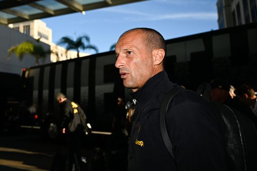 SAN FRANCISCO, UNITED STATES - JULY 21: Massimiliano Allegri of Juventus during the team travel to San Francisco on July 21, 2023 in San Francisco, California. (Photo by Daniele Badolato - Juventus FC/Juventus FC via Getty Images) “Juventus esclusa, ma non ha fatto nulla! Fiorentina? Situazione imbarazzante”- immagine 2