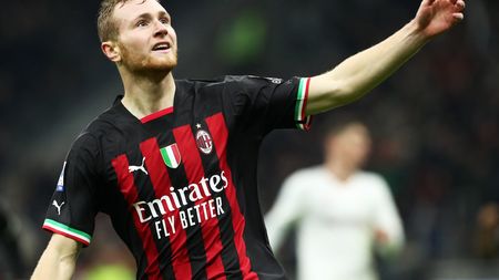 MILAN, ITALY - JANUARY 08: Tommaso Pobega of AC Milan celebrates after scoring the team's second goal during the Serie A match between AC Milan and AS Roma at Stadio Giuseppe Meazza on January 08, 2023 in Milan, Italy. (Photo by Marco Luzzani/Getty Images)