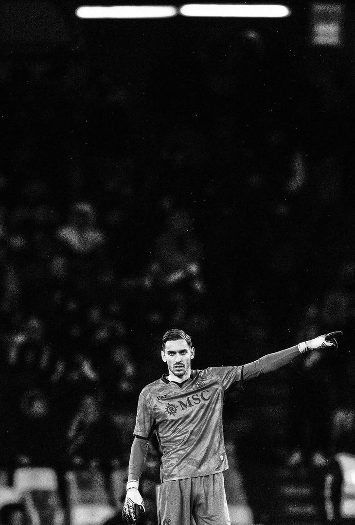 GALLERY Memories, i suggestivi scatti in bianco e nero di Napoli-Verona - immagine 21