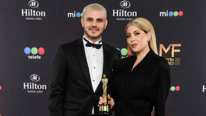 Wanda e Icardi tornano in Turchia. I tifosi del Gala li accolgono: “Guarisci presto Wanda” - immagine 1