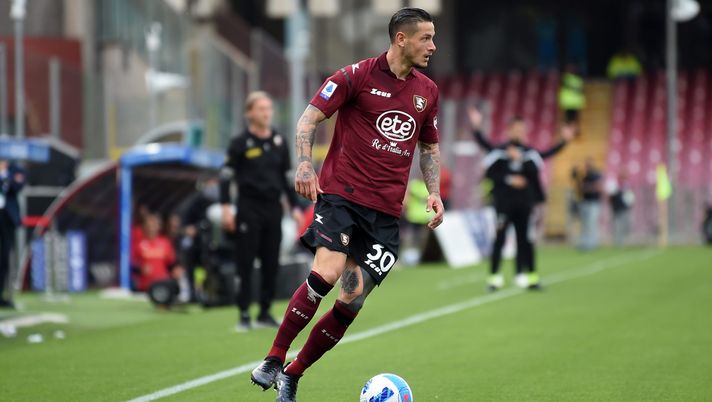SALERNO, ITALY - MAY 05: Pasquale Mazzocchi of US Salernitana during the Serie A match between US Salernitana and Venezia FC at Stadio Arechi on May 05, 2022 in Salerno, Italy. (Photo by Francesco Pecoraro/Getty Images) Salernitana, Mazzocchi verso il rientro per la gara con il Torino - immagine 1