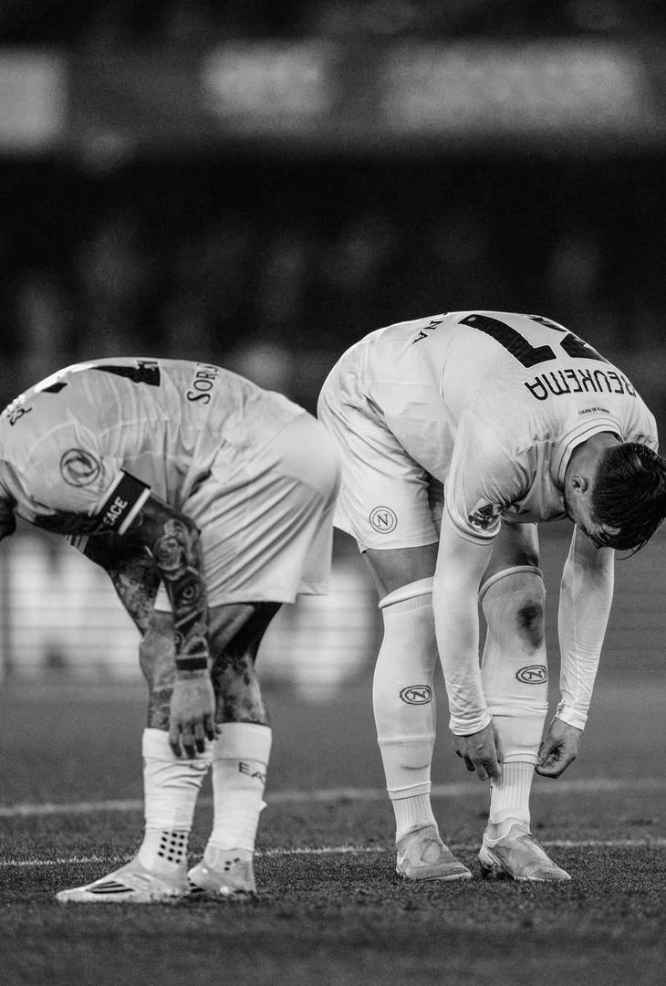 La frustrazione per il pareggio subito al primo tiro in porta e l'emozione di riuscire a portare i tre punti a casa a tempo scaduto: due facce della stessa medaglia che compongono il riassunto 'in bianco e nero' di Hellas Verona-Napoli realizzato dall'admin dell'account Instagram della compagine partenopea.