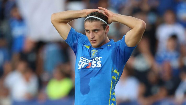 EMPOLI, ITALY - SEPTEMBER 29: Lorenzo Colombo of Empoli FC in action during the Serie A match between Empoli and Fiorentina at Stadio Carlo Castellani on September 29, 2024 in Empoli, Italy. (Photo by Gabriele Maltinti/Getty Images) Sassuolo, c’è il prezzo per Laurienté. Da Colombo a Pinamonti: i nomi per l’attacco - immagine 1