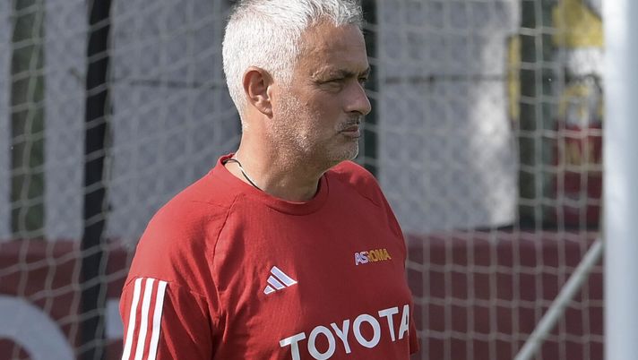 Mourinho, ancora i piedi sul tavolo - immagine 1