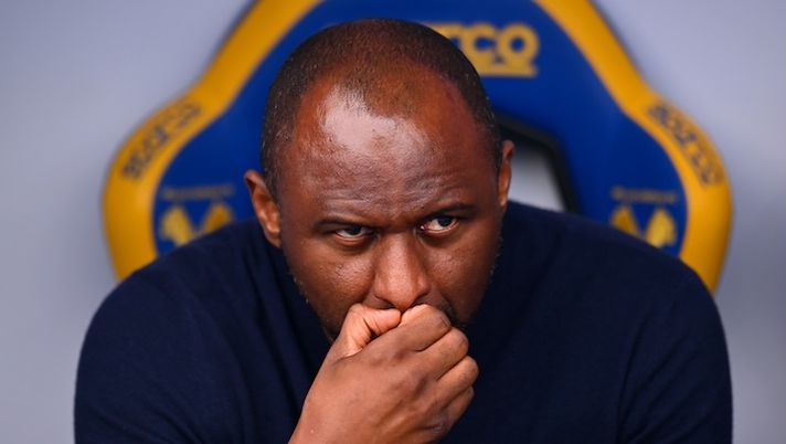 VERONA, ITALY - APRIL 13: Patrick Vieira, Head Coach of Genoa looks on prior to the Serie A match between Verona and Genoa at Stadio Marcantonio Bentegodi on April 13, 2025 in Verona, Italy. (Photo by Alessandro Sabattini/Getty Images) Vieira: “Malinovskyi? Cosa filtra per la prossima! Messias, Vitinha, Pinamonti e il mio futuro…” - immagine 1