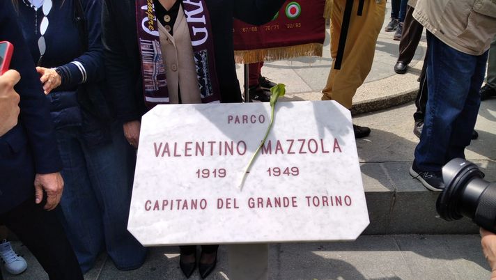 Torino, torna in piazza Galimberti la targa di Mazzola divelta a luglio - immagine 1