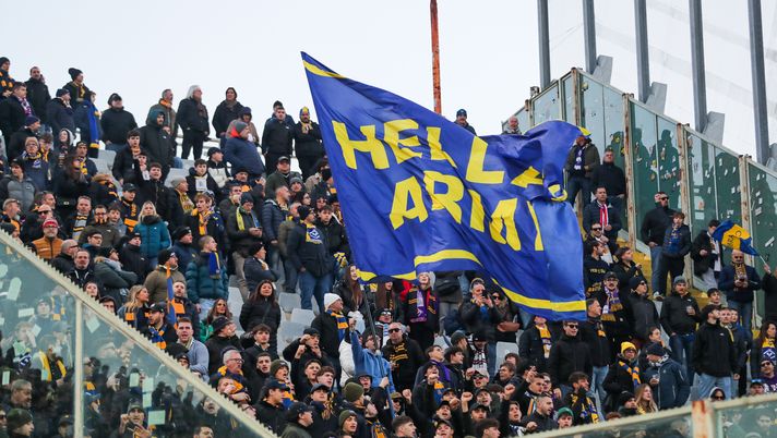 GERMOGLI PH: 14 DICEMBRE 2025 FIRENZE STADIO ARTEMIO FRANCHI SERIE A FIORENTINA VS HELLAS VERONA NELLA FOTO TIFOSI HELLAS VERONA “Chi arriva ultimo paga da bere”? I tifosi del Verona: “Mille gin tonic per voi” - immagine 1