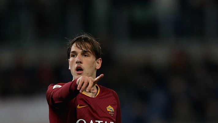 ROME, ITALY - APRIL 03: Nicolo' Zaniolo of AS Roma gestures during the Serie A match between AS Roma and ACF Fiorentina at Stadio Olimpico on April 3, 2019 in Rome, Italy. (Photo by Paolo Bruno/Getty Images) Zaniolo
