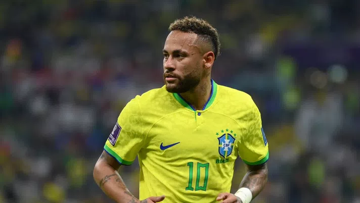 Neymar infortunato, ma va al carnevale di Rio: pioggia di critiche per il brasiliano - immagine 1