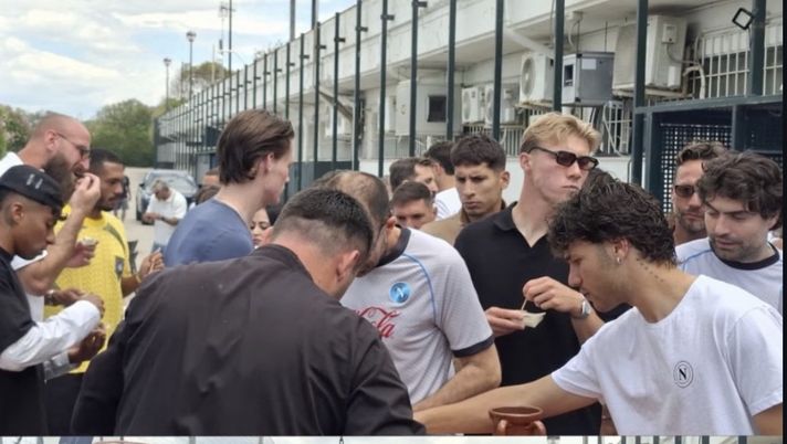 Screenshot Castel Volturno, il Napoli si riunisce per una braciata: c’è Conte FOTO - immagine 1