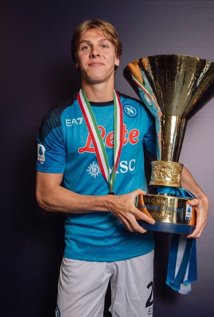 GALLERY Napoli campione d’Italia, Lobotka si gode la coppa: le foto dei campioni - immagine 4