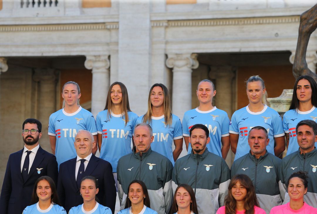 WOMEN | Lazio, foto di squadra al Campidoglio: c’è anche Onorato – GALLERY - immagine 25