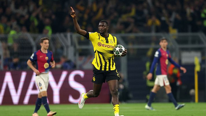 DORTMUND, GERMANIA - 15 APRILE: Serhou Guirassy del Borussia Dortmund festeggia il primo gol della sua squadra durante la partita di ritorno dei quarti di finale della UEFA Champions League 2024/25 tra Borussia Dortmund e FC Barcellona al BVB Stadion Dortmund, il 15 aprile 2025 a Dortmund, Germania. (Foto di Dean Mouhtaropoulos/Getty Images) Bundesliga