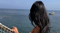 Sarah Kohan, fisico devastante in costume. L’ex lady Chicharito infiamma il web col lato B