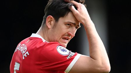LIVERPOOL, ENGLAND - APRIL 09: Harry Maguire of Manchester United reacts during the Premier League match between Everton and Manchester United at Goodison Park on April 09, 2022 in Liverpool, England. (Photo by Michael Regan/Getty Images)