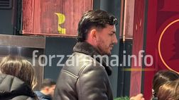 Roma-Como, all’Olimpico c’è anche Paredes: foto e autografi con i tifosi