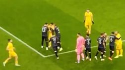 Romania-Kosovo, ultras di casa urlano “Serbia”: Rrahmani e compagni lasciano il campo